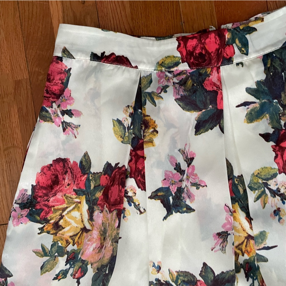 Flowy floral pleated midi skirt petite - Picture 3 of 4